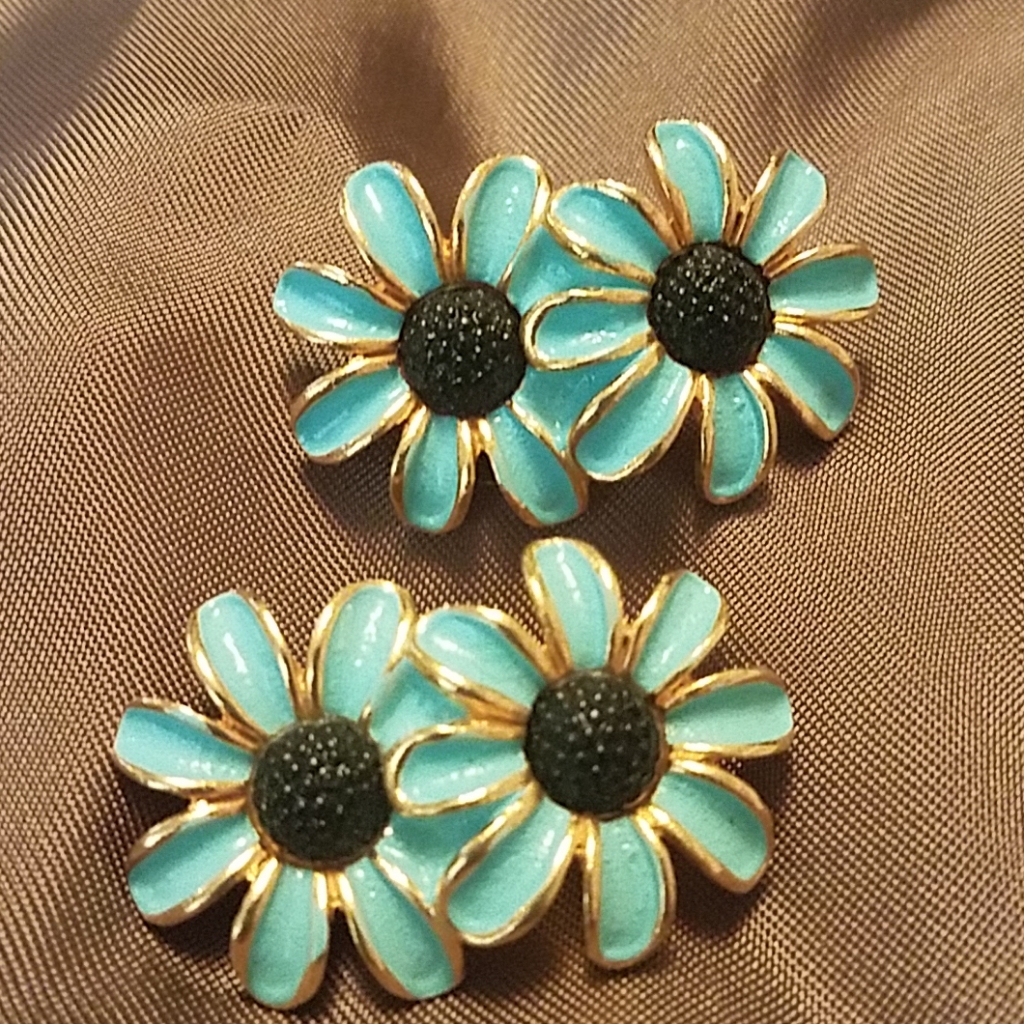 Vintage Judy Lee Blue Daisy Earrings